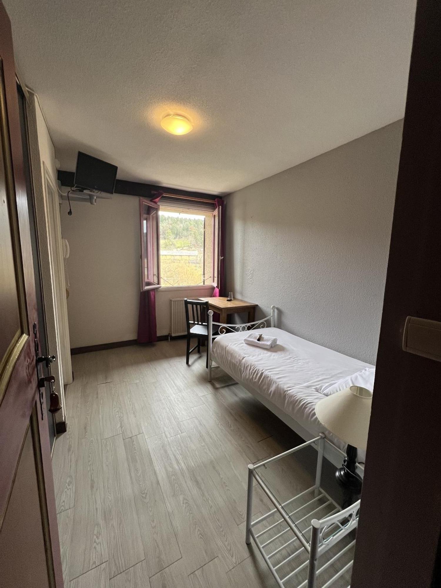 Domaine Le Prieure Otel Chaumont-le-Bourg Oda fotoğraf